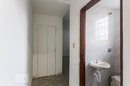 Corredor de casa para alugar com 2 quartos, 70m² em Vila Brasílio Machado, São Paulo