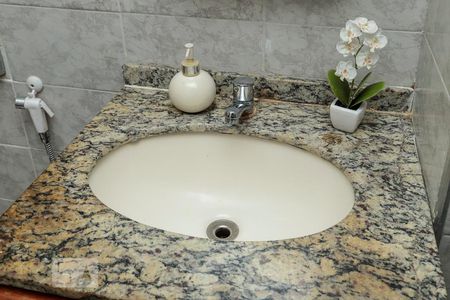 Banheiro de apartamento para alugar com 1 quarto, 46m² em Pilares, Rio de Janeiro