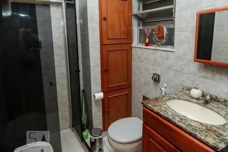 Banheiro de apartamento para alugar com 1 quarto, 46m² em Pilares, Rio de Janeiro