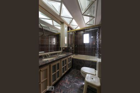 Apartamento à venda com 220m², 4 quartos e 4 vagasQuarto 4 - Suíte/ Banheiro