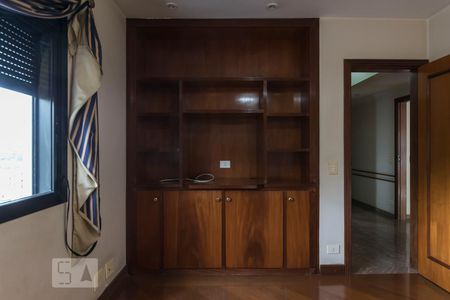 Apartamento à venda com 220m², 4 quartos e 4 vagasQuarto 1 (Armários)