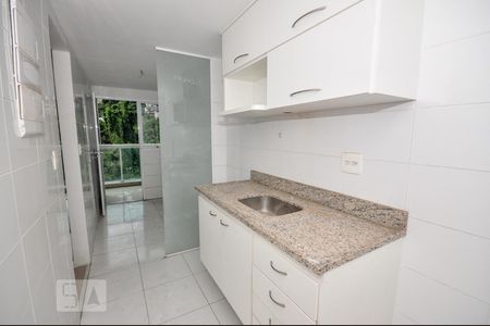 Apartamento à venda com 130m², 3 quartos e 2 vagas Apartamento à venda com 130m², 3 quartos e 2 vagasCozinha e Área de Serviço