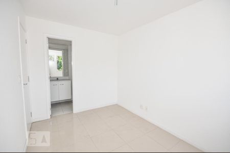Apartamento à venda com 130m², 3 quartos e 2 vagas Apartamento à venda com 130m², 3 quartos e 2 vagasSuíte