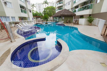 Apartamento à venda com 130m², 3 quartos e 2 vagas Apartamento à venda com 130m², 3 quartos e 2 vagasPiscina