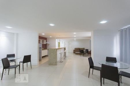 Apartamento à venda com 130m², 3 quartos e 2 vagas Apartamento à venda com 130m², 3 quartos e 2 vagasSalão de Festas