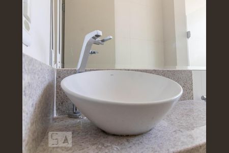 Banheiro de apartamento à venda com 2 quartos, 70m² em Ipiranga, Belo Horizonte