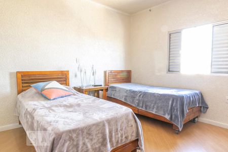 Casa à venda com 240m², 4 quartos e 1 vagaQuarto