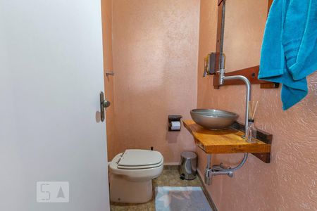 Casa à venda com 240m², 4 quartos e 1 vagaLavabo