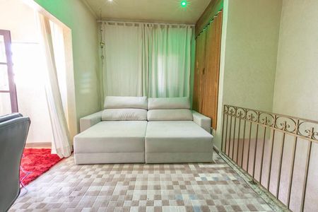 Casa à venda com 240m², 4 quartos e 1 vagaSala de TV