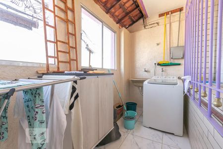 Casa à venda com 240m², 4 quartos e 1 vagaLavanderia