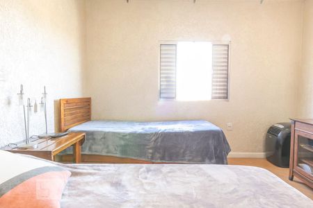 Casa à venda com 240m², 4 quartos e 1 vagaQuarto