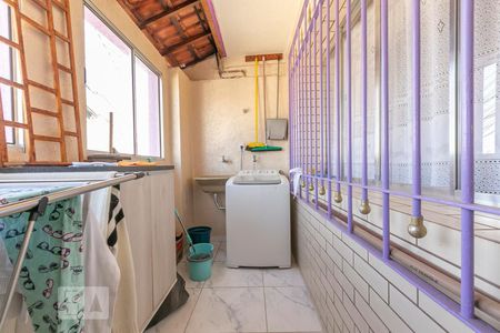 Casa à venda com 240m², 4 quartos e 1 vagaLavanderia