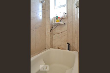 Apartamento à venda com 212m², 2 quartos e 2 vagasBanheiro da Suíte