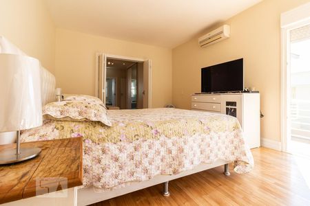 Casa de condomínio à venda com 460m², 4 quartos e 5 vagasSuíte 2