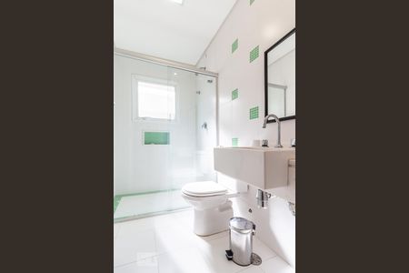 Casa de condomínio à venda com 460m², 4 quartos e 5 vagasBanheiro da Suíte 1