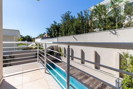 Casa de condomínio à venda com 460m², 4 quartos e 5 vagasVaranda da Suíte 2