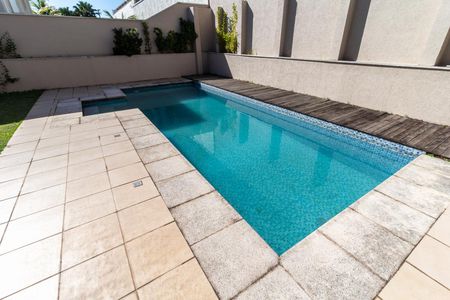 Casa de condomínio à venda com 460m², 4 quartos e 5 vagasPiscina