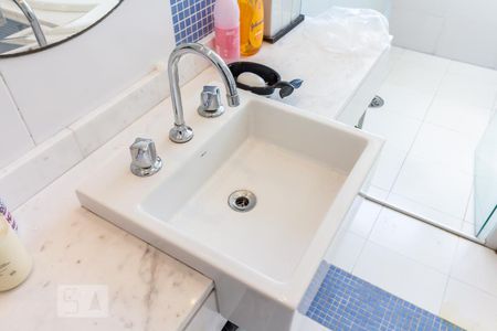 Casa de condomínio à venda com 460m², 4 quartos e 5 vagasDetalhe do Banheiro da Suíte 2