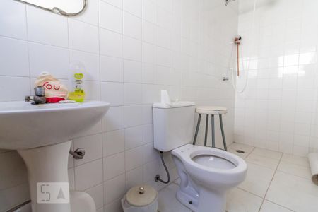 Casa de condomínio à venda com 460m², 4 quartos e 5 vagasBanheiro de Serviço