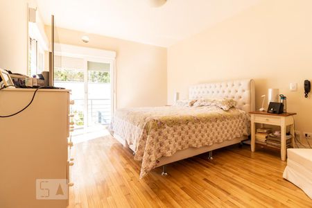 Casa de condomínio à venda com 460m², 4 quartos e 5 vagasSuíte 2