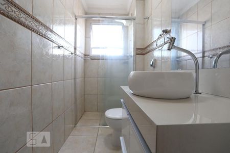 banheiro de apartamento à venda com 2 quartos, 65m² em Km 18, Osasco