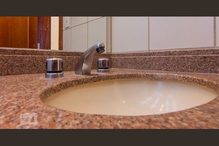Torneira Banheiro Social de apartamento para alugar com 1 quarto, 45m² em Carmo, Belo Horizonte