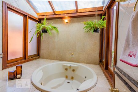 Casa à venda com 150m², 5 quartos e 5 vagasHidromassagem Banheiro Quarto 1 Suíte