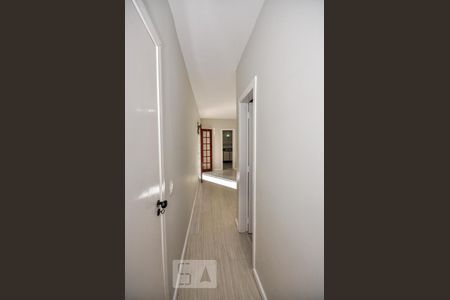 Casa de condomínio à venda com 480m², 5 quartos e 2 vagas Casa de condomínio à venda com 480m², 5 quartos e 2 vagasSuíte