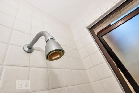 Casa de condomínio à venda com 480m², 5 quartos e 2 vagas Casa de condomínio à venda com 480m², 5 quartos e 2 vagasBanheiro Social 1