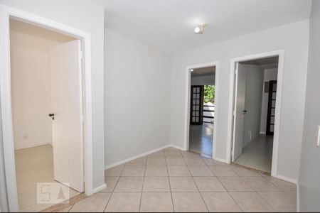 Casa de condomínio à venda com 480m², 5 quartos e 2 vagas Casa de condomínio à venda com 480m², 5 quartos e 2 vagasCorredor - 2o Andar