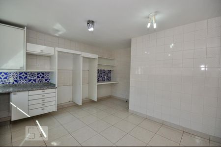 Casa de condomínio à venda com 480m², 5 quartos e 2 vagas Casa de condomínio à venda com 480m², 5 quartos e 2 vagasCozinha