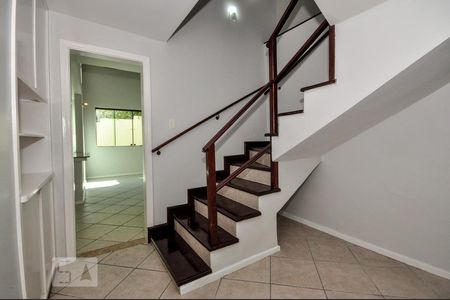 Casa de condomínio à venda com 480m², 5 quartos e 2 vagas Casa de condomínio à venda com 480m², 5 quartos e 2 vagasCorredor - Acesso 2o Andar