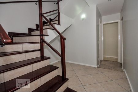 Casa de condomínio à venda com 480m², 5 quartos e 2 vagas Casa de condomínio à venda com 480m², 5 quartos e 2 vagasCorredor - Acesso 2o Andar