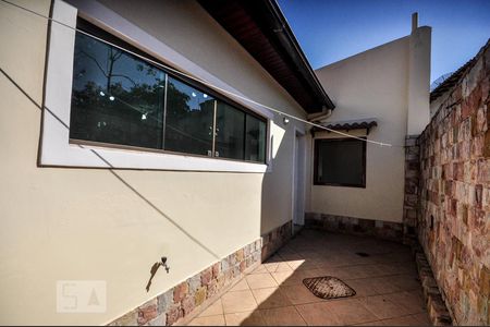 Casa de condomínio à venda com 480m², 5 quartos e 2 vagas Casa de condomínio à venda com 480m², 5 quartos e 2 vagasÁrea Externa - Cozinha e Área de Serviço