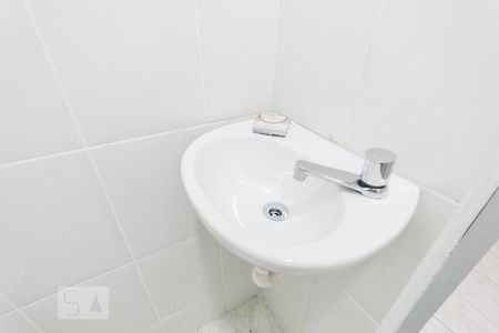 Banheiro  de casa para alugar com 1 quarto, 35m² em Vila Moraes, São Paulo