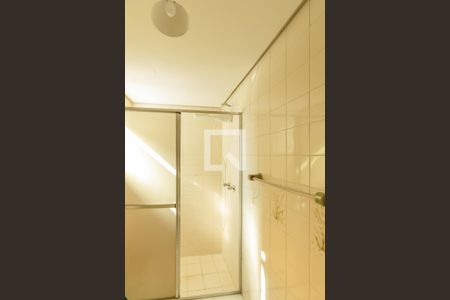 Banheiro de apartamento para alugar com 1 quarto, 53m² em Partenon, Porto Alegre