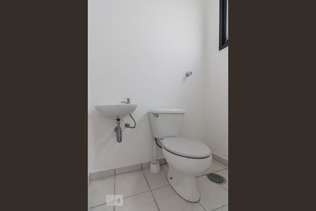 Apartamento para alugar com 74m², 2 quartos e 2 vagas Apartamento para alugar com 74m², 2 quartos e 2 vagasBanheiro de Serviço