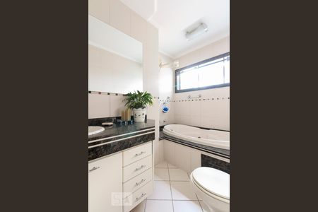 Casa à venda com 400m², 4 quartos e 4 vagas Casa à venda com 400m², 4 quartos e 4 vagasBanheiro suite 1