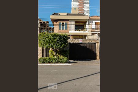 Casa à venda com 400m², 4 quartos e 4 vagas Casa à venda com 400m², 4 quartos e 4 vagasFachada