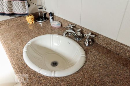 Casa à venda com 400m², 4 quartos e 4 vagas Casa à venda com 400m², 4 quartos e 4 vagasBanheiro