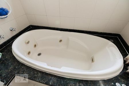 Casa à venda com 400m², 4 quartos e 4 vagas Casa à venda com 400m², 4 quartos e 4 vagasBanheiro suite 1