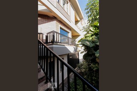 Casa à venda com 400m², 4 quartos e 4 vagas Casa à venda com 400m², 4 quartos e 4 vagasEntrada