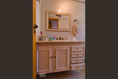 Apartamento à venda com 108m², 3 quartos e 3 vagas Apartamento à venda com 108m², 3 quartos e 3 vagasBanheiro da Suíte 2