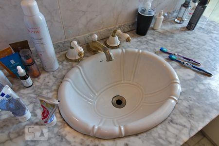 Apartamento à venda com 108m², 3 quartos e 3 vagas Apartamento à venda com 108m², 3 quartos e 3 vagasBanheiro da Suíte 1