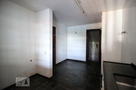 Casa para alugar com 490m², 2 quartos e 4 vagas Casa para alugar com 490m², 2 quartos e 4 vagasCozinha