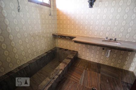 Casa para alugar com 490m², 2 quartos e 4 vagas Casa para alugar com 490m², 2 quartos e 4 vagasBanheiro Suíte master