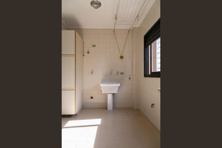 Apartamento à venda com 312m², 4 quartos e 4 vagas Apartamento à venda com 312m², 4 quartos e 4 vagasÁrea de serviço