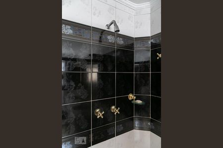 Apartamento à venda com 312m², 4 quartos e 4 vagas Apartamento à venda com 312m², 4 quartos e 4 vagasDetalhe do banheiro da suíte 4