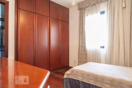 Apartamento à venda com 312m², 4 quartos e 4 vagas Apartamento à venda com 312m², 4 quartos e 4 vagasSuíte 3