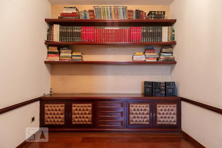 Apartamento à venda com 312m², 4 quartos e 4 vagas Apartamento à venda com 312m², 4 quartos e 4 vagasEscritório da suíte 4